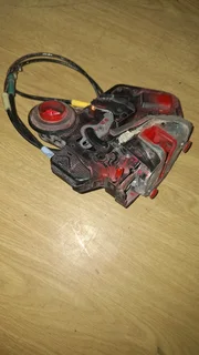 TOYOTA COROLLA RUNX RIGHT REAR DOOR CATCH