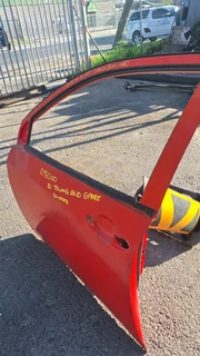 TOYOTA COROLLA RUNX LEFT FRONT DOOR