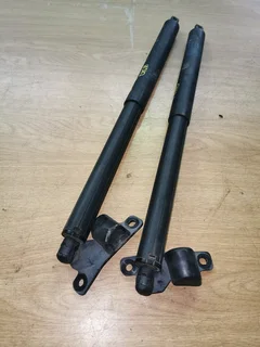 BMW X5 330D E70 BOOT SHOCKS R200.00 PERSIDE