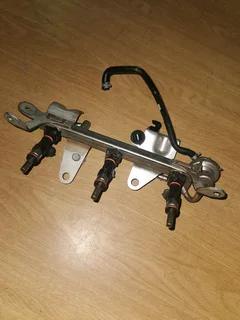 RENAULT CLIO 4 900T COMPLETE INJECTOR RAIL