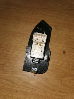 CHEV CAPTIVA 2.4 RIGHT REAR WINDOW SWITCH