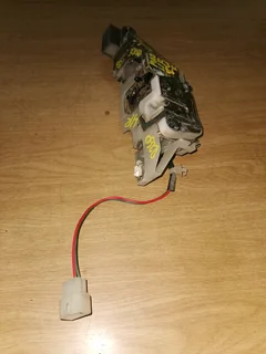 MAZDA ETUDE B6 160IE LEFT REAR DOOR CATCH