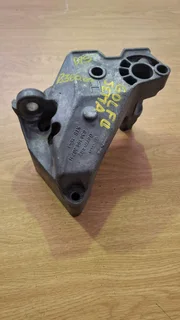 Vw Golf Jetta 4 Driverside Engine Mounting Bracket