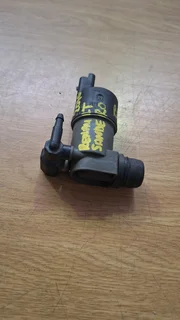 Renault Sandero 2010 2012 Window Washer Pump