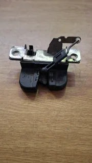 VW POLO VIVO BOOT CATCH