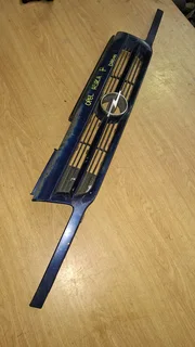OPEL ASTRA F GRILL