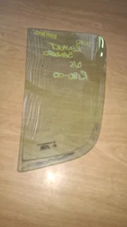 RENAULT SANDERO 2010 2012 K7M K7J DRIVERSIDE QAUTER WINDOW