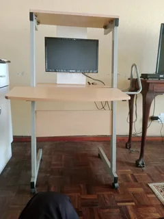 19" Sinotec screen with Computer Desktop stand