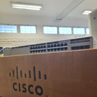 Cisco Catalyst 9200 (C9200L-24P-4G-E) Switch - 24x 10/100/1000 PoE+ Ports, 4x 1G uplinks, 600WAC