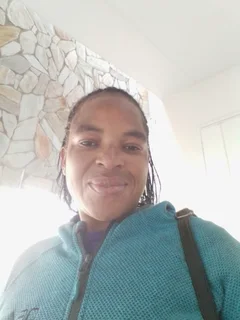 HARD WORKING AND EXPERIENCED LADY LOOKING FOR A JOB AS A DOMASTIC WORKER FULL OR PART TIME WITH REFS