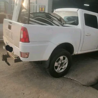 TATA XENON BAKKIE STRIPPING FOR PARTS