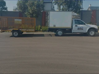 Closed Body 1 ton and 4 ton Trucks For Hire