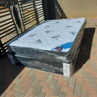 2 beds for sale. 1 brand new and 1 second hand