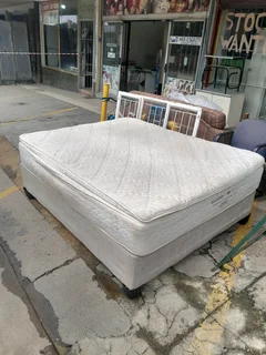 Queen bed R1499