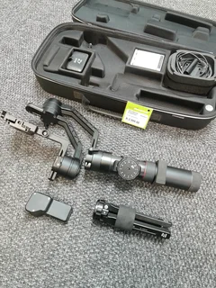 Zhiyun crane 2 stabilizer with focus motor,12-18 hours runtime R3999