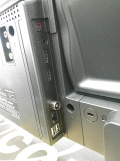 SKYWORTH 32" SMART TV REMOTE INCLUDED