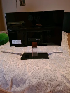 LG LED Fatron 18.5 inch monitor, resolution 1366x768 pixels