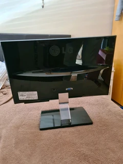 LG LED Fatron 18.5 inch monitor, resolution 1366x768 pixels