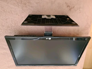 LG LED Fatron 18.5 inch monitor, resolution 1366x768 pixels