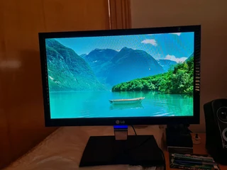 LG LED Fatron 18.5 inch monitor, resolution 1366x768 pixels