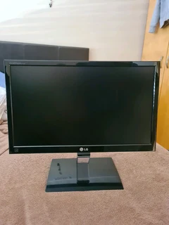 LG LED Fatron 18.5 inch monitor, resolution 1366x768 pixels