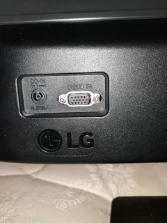 LG 19.5 inch LED IPS monitor, resolution 1440x900 pixels VGA port (incl. HDMI adapter)