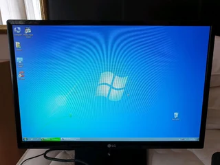 LG 19.5 inch LED IPS monitor, resolution 1440x900 pixels VGA port (incl. HDMI adapter)