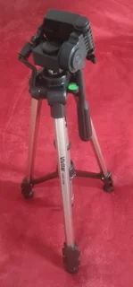 Vivitar Deluxe Lightweight Video/Photo Tripod