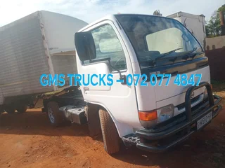2005 Nissan Ud20 (with Trailer) Truck For Sale (t4)