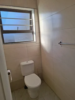 Bachelor cottage to rent in edenglen edenvale