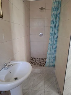 Bachelor cottage to rent in edenglen edenvale