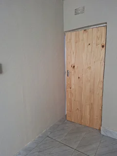 Bachelor cottage to rent in edenglen edenvale