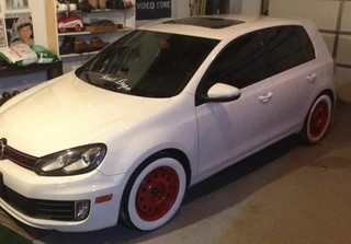 White walls / Hubcaps