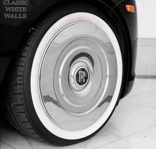 Mirrors / White walls