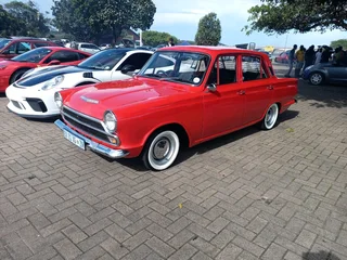 White walls / Mirrors