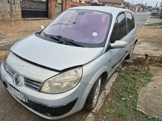 Renault Scenic 2 1.9 dci stripping for parts
