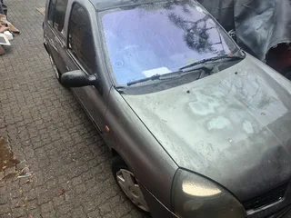 Renault Clio 2 1.4 16V for parts stripping