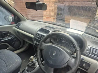 Renault Clio 2 1.4 16V for parts stripping