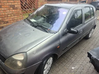 Renault Clio 2 1.4 16V for parts stripping