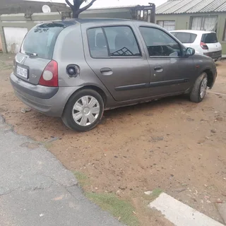Renault Clio 2 1.4 16V for parts stripping