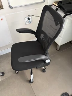 2 deli Office chairs- brand new condition- r1200 for both
