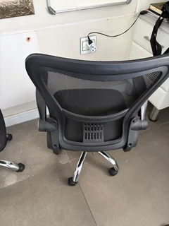 2 deli Office chairs- brand new condition- r1200 for both