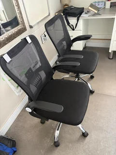 2 deli Office chairs- brand new condition- r1200 for both