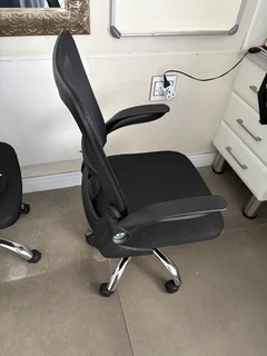 2 deli Office chairs- brand new condition- r1200 for both