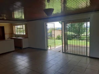 Honeydew, Pet Friendly, 2-bed Cottage On Safe Plot, Tarred Road, Electric Fence &amp; Gate