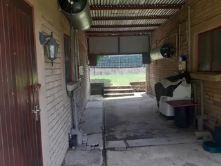 HONEYDEW, PET FRIENDLY, 2-bed cottage on safe plot, tarred road, electric fence &amp; gate