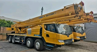 30 TON XCMG MOBILE CRANE