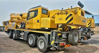30 TON XCMG MOBILE CRANE