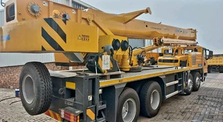 30 TON XCMG MOBILE CRANE