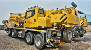 30 TON XCMG MOBILE CRANE